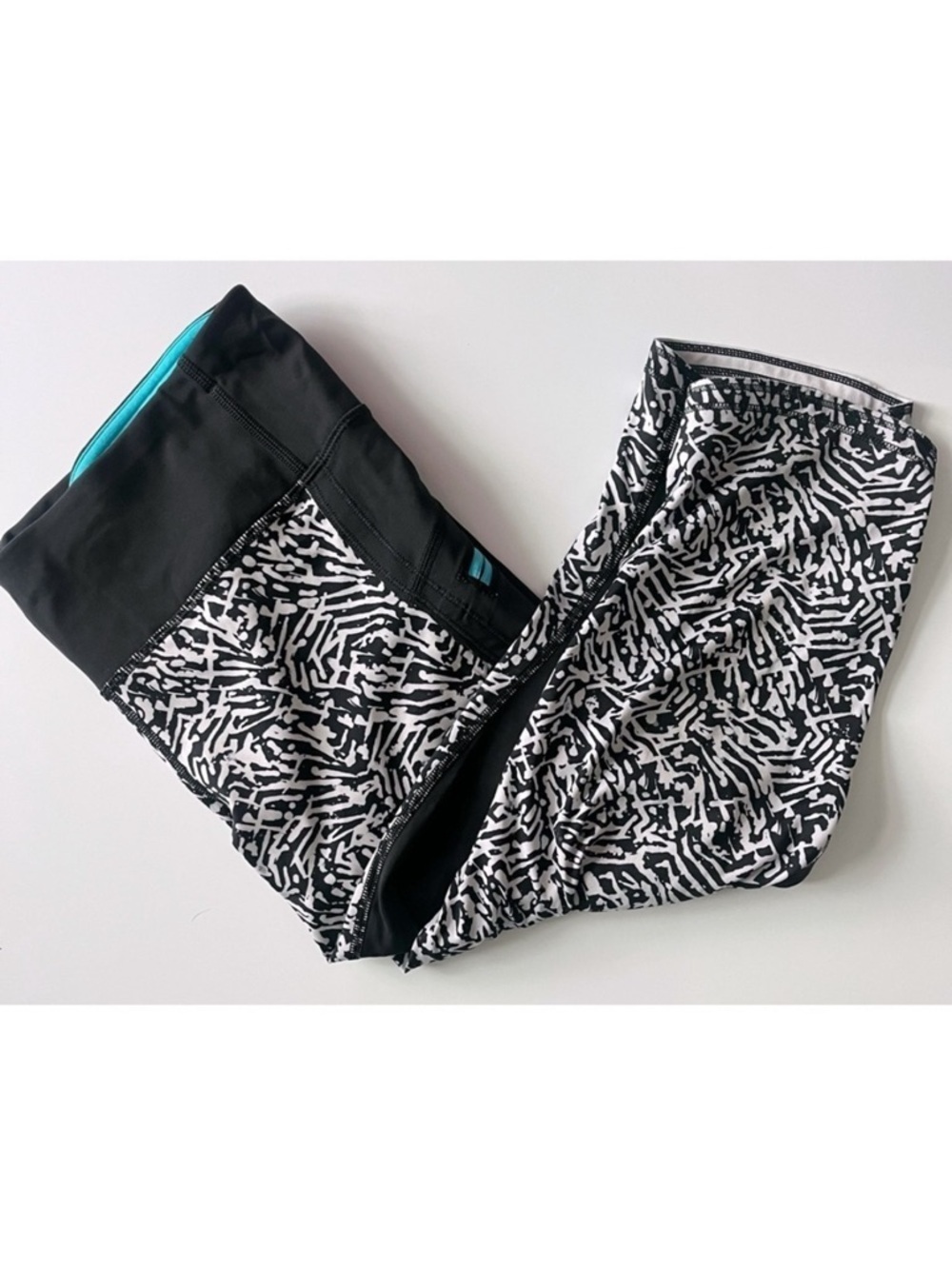 Lululemon • Run: Top Speed Crop in Mini Brushed Animal Black White / Black